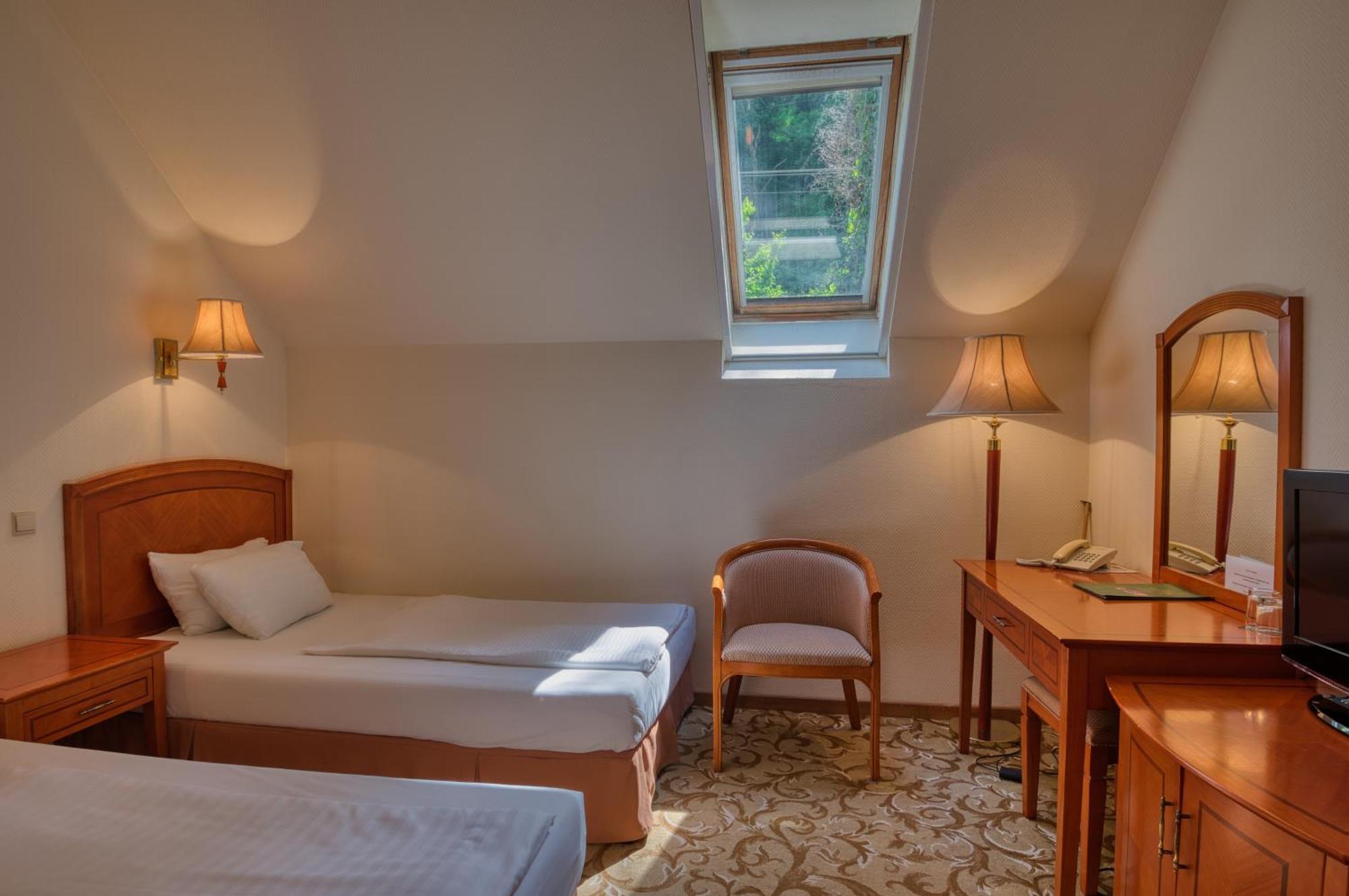 Hotel Bellevue Esztergom Rom bilde