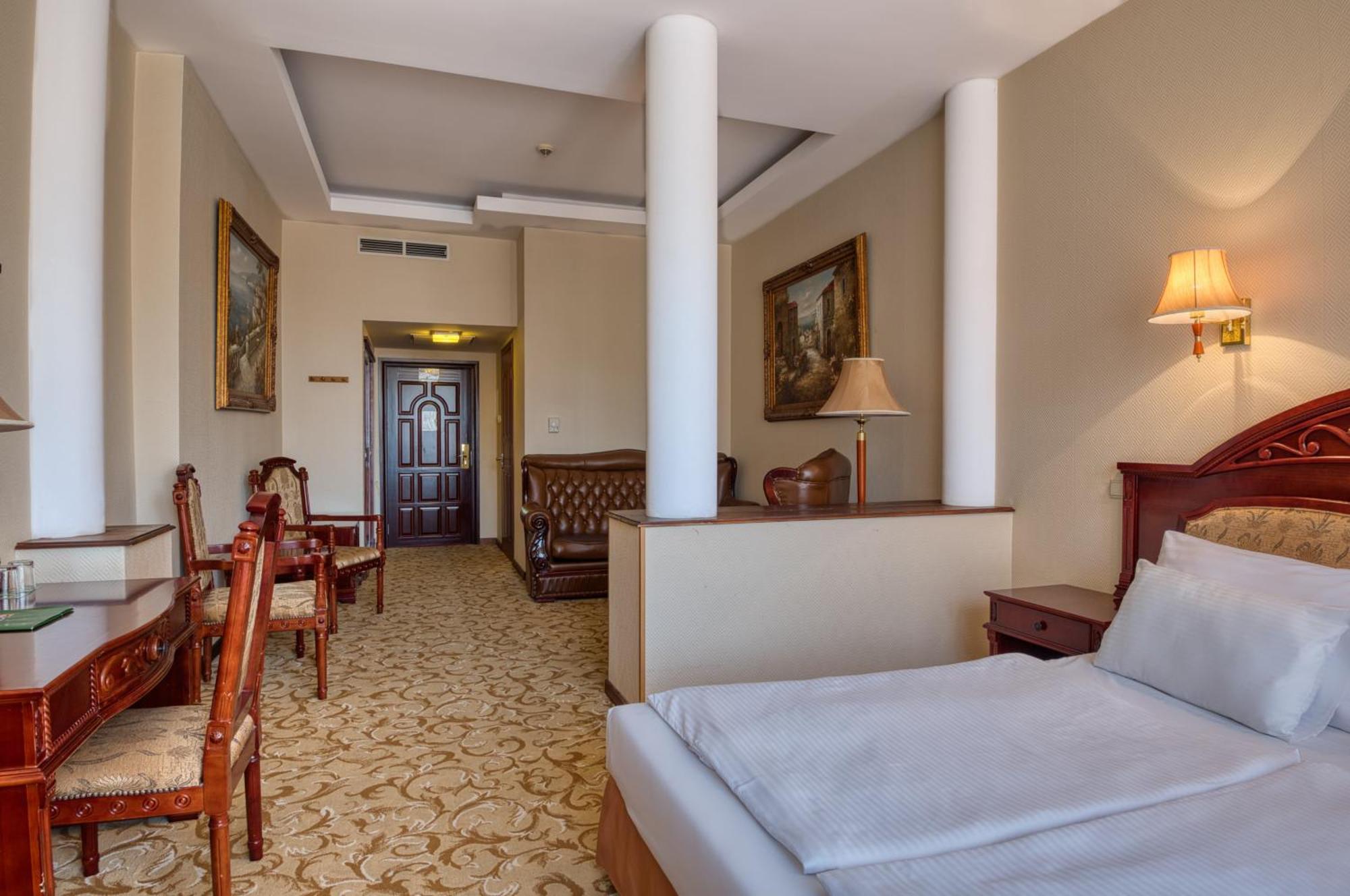Hotel Bellevue Esztergom Rom bilde