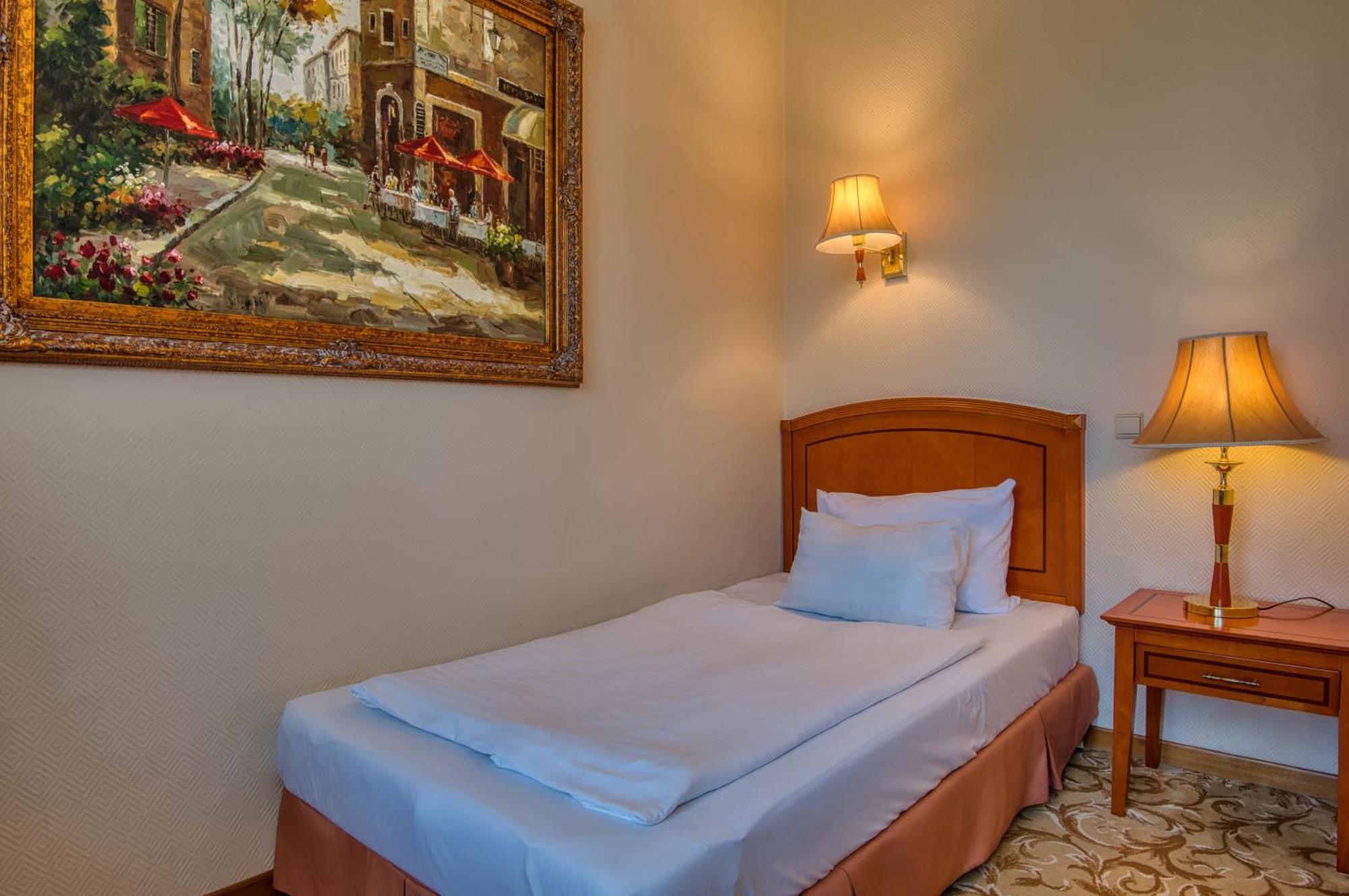 Hotel Bellevue Esztergom Rom bilde
