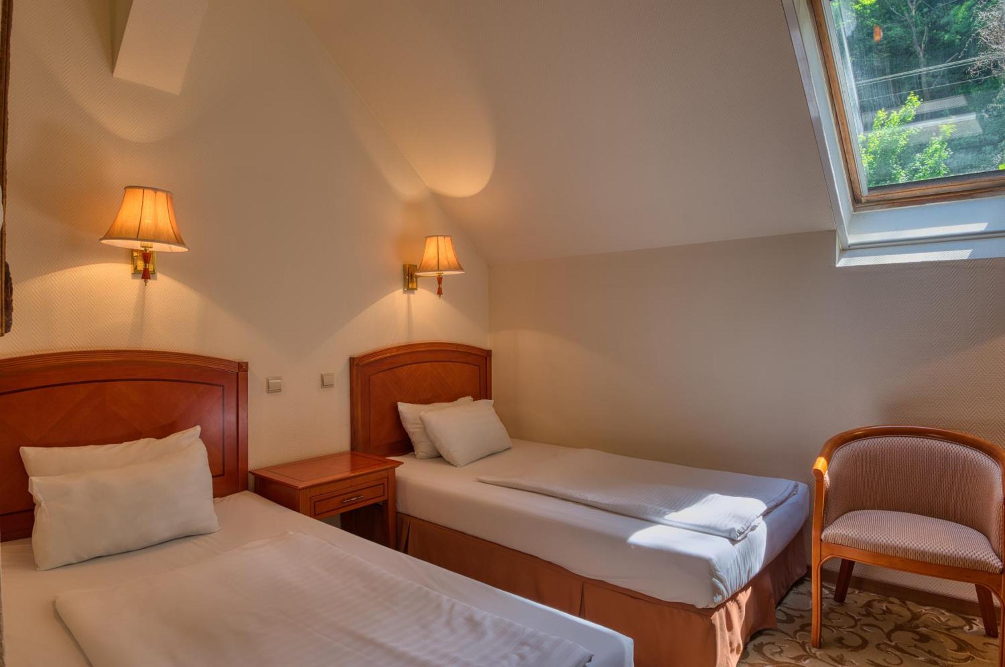 Hotel Bellevue Esztergom Rom bilde