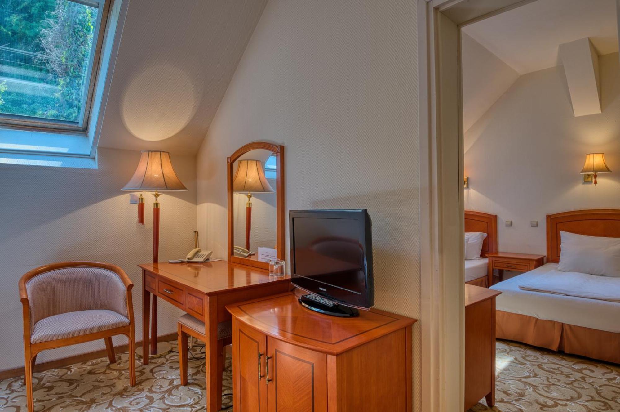 Hotel Bellevue Esztergom Rom bilde