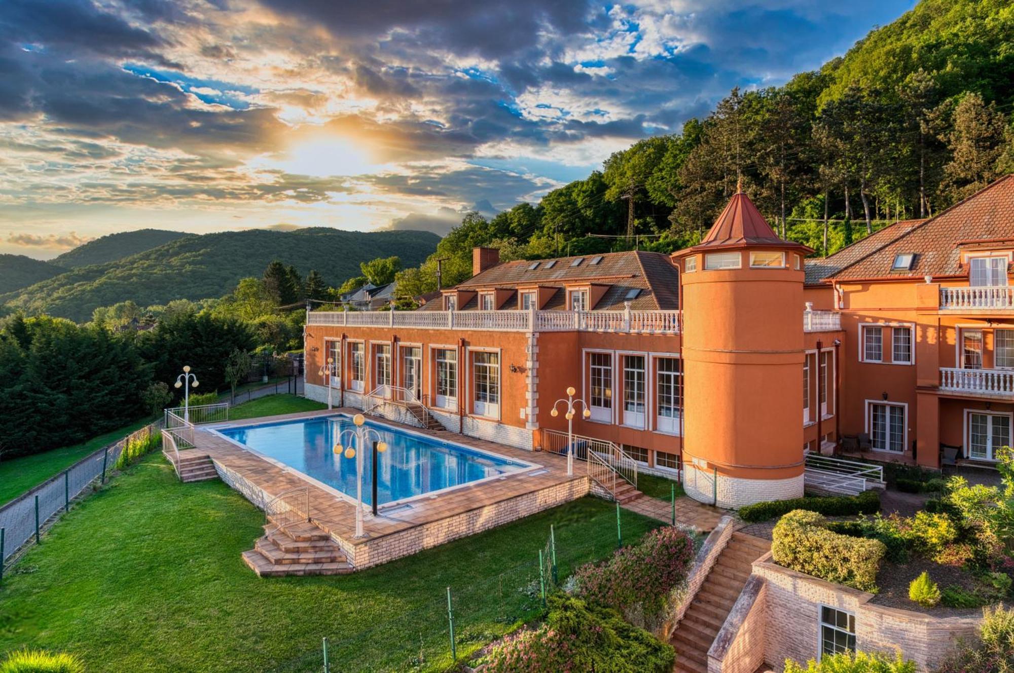 Hotel Bellevue Esztergom Eksteriør bilde